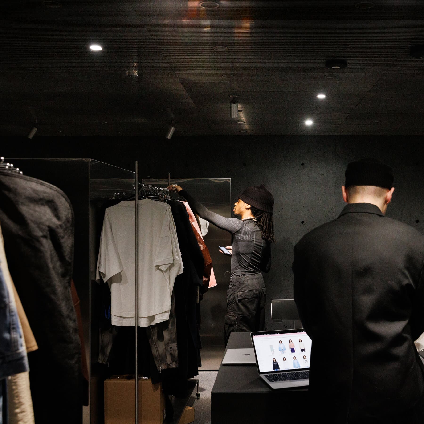 SSENSE’in ABD’ye Yönelişi: Trump Tarife Politikalarının Kanat Açtığı Yeni Ticaret Stratejisi